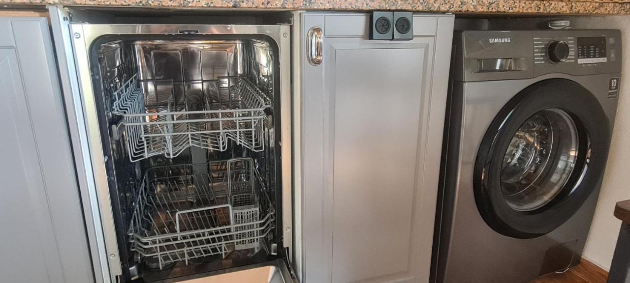 Beautiful House In Stunning Nature, 22 Minutes From Beaches, 5 Minutes To Lake, Air Condition Cool And Heat, And Very Fast Internet In All Rooms, Dishwasher, Washing Machine And Induction Cooking Silves Ngoại thất bức ảnh